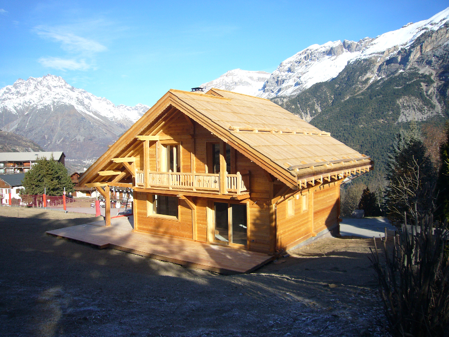 Photo d'un chalet en bois à Puy Saint Vincent dessiné par l'architecte Fabien Ollagnier